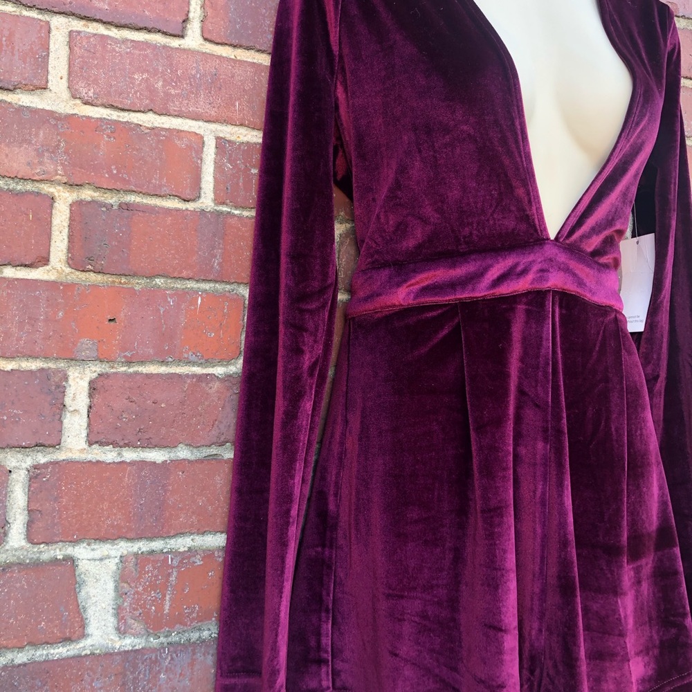 Tobi burgundy plunge long sleeve velvet romper M - Picture 4 of 8